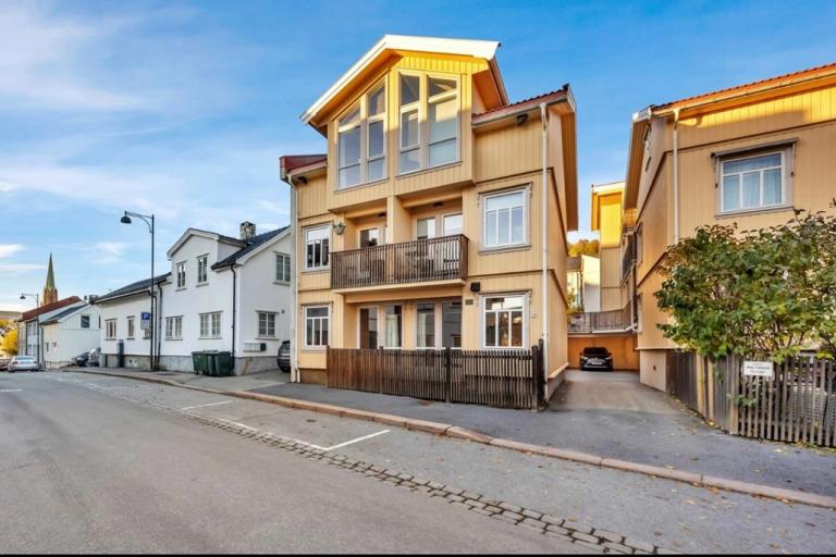 Leiligheten ligger i hele 1. etasje